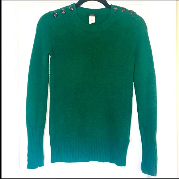J. Crew Alexie Crewneck Sweater, Green, XS
Buttons on shoulder. Style #: 32805 - Picture 1 of 7